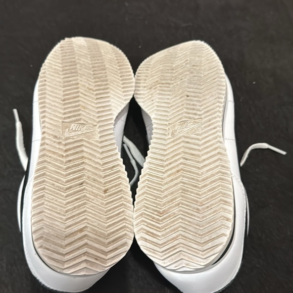 Nike Cortez Black and White leather. Men's 8; Women's 9.5. EUC - Picture 9 of 10